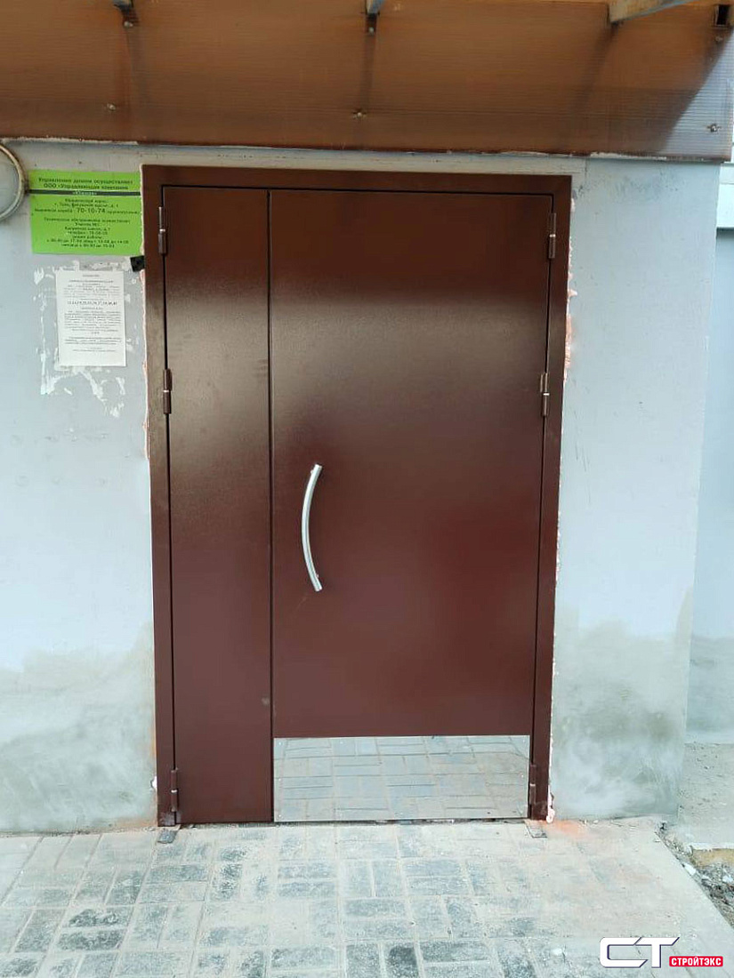 Дверь двупольная металлическая с накладкой из нержавеющей стали